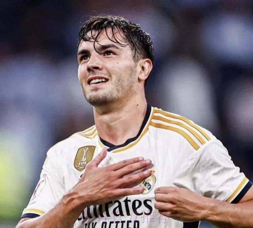 都体:皇马考虑将迪亚斯从米兰带回 再决定留用或出售 都体:皇马考虑将迪亚斯从米兰带回 再决定留用或出售